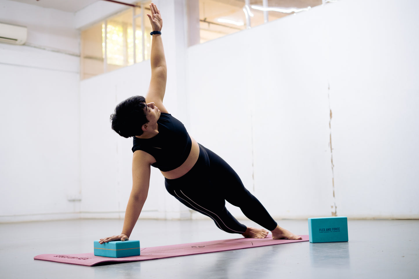 Premium TPE Anti-skid Ultrasoft Yoga Mat 6mm thick with Cotton bag, Guiding alignment lines, Strap