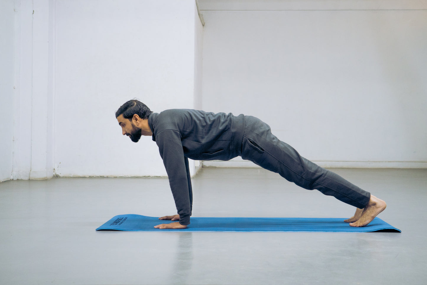 Premium TPE Anti-skid Ultrasoft Dual Color Yoga Mat 6mm thick with Cotton Bag, Strap